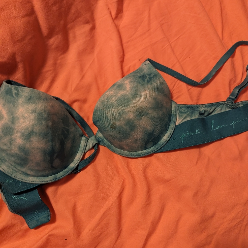 32b Victoria secret pink bra